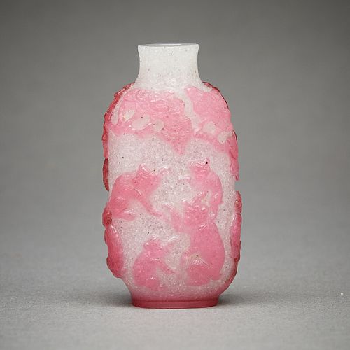 CHINESE GLASS OVERLAY SNUFF BOTTLE