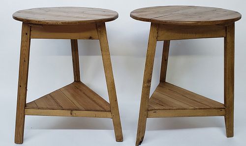 PAIR OF VINTAGE ENGLISH PINE CRICKET 37e46e