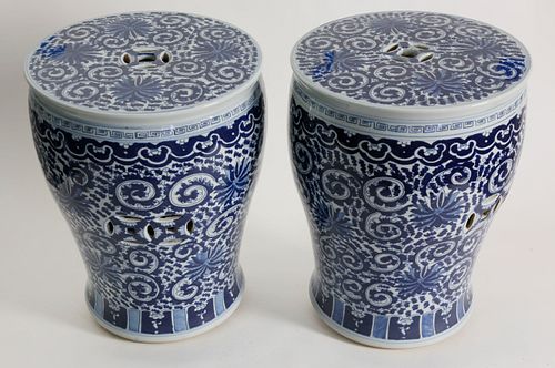 PAIR OF CHINESE BLUE AND WHITE 37e570