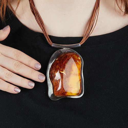 STERLING SILVER NECKLACE W/ AMBER PENDANTLarge