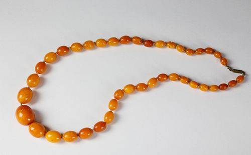 VINTAGE RUSSIAN AMBER BEAD NECKLACEVintage 37e72b