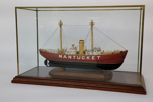 CASED MODEL OF THE NANTUCKET LIGHTSHIP Cased 37e72e