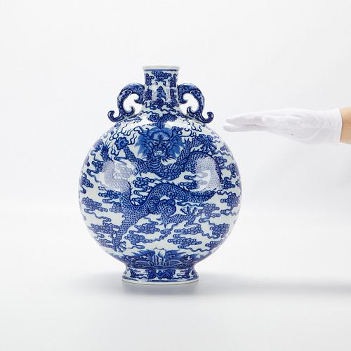 CHINESE PORCELAIN PILGRIM FLASK