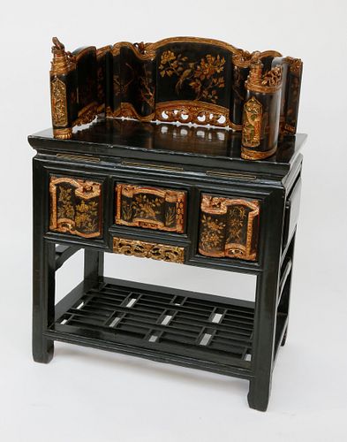 CHINESE GILT DECORATED SHRINE TABLE  37e800