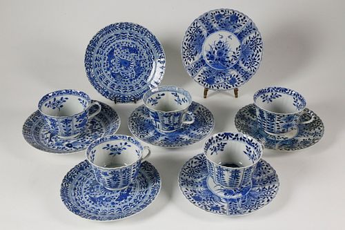 FIVE CHINESE BLUE AND WHITE PORCELAIN