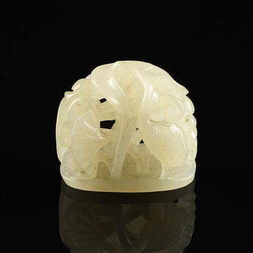 A CHINESE PALE CELADON JADE COURT 380fe7