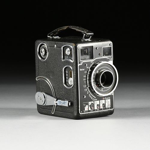 A GERMAN SIEMENS CII 16MM MOVIE CAMERA,