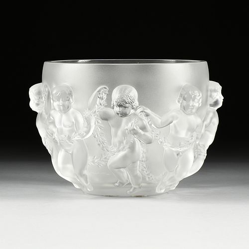 A LALIQUE FROSTED CRYSTAL LUXEMBOURG  381230