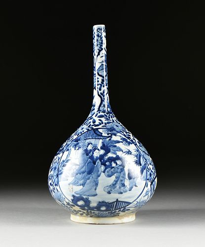 A QING DYNASTY BLUE AND WHITE PORCELAIN