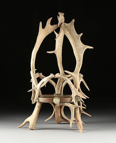 AN ANTIQUE ELK ANTLER DISPLAY STAND  381340