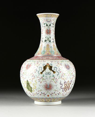 A QING DYNASTY FAMILLE ROSE ENAMELED