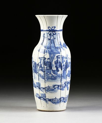 A CHINESE EXPORT BLUE AND WHITE 381531