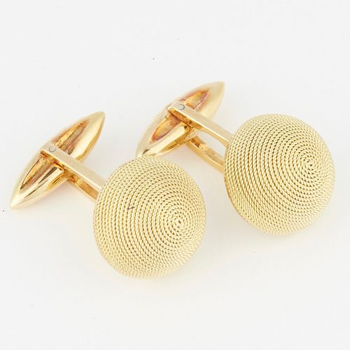 PAIR OF 18K GOLD TEXTURED ORB CUFFLINKSPair 381613