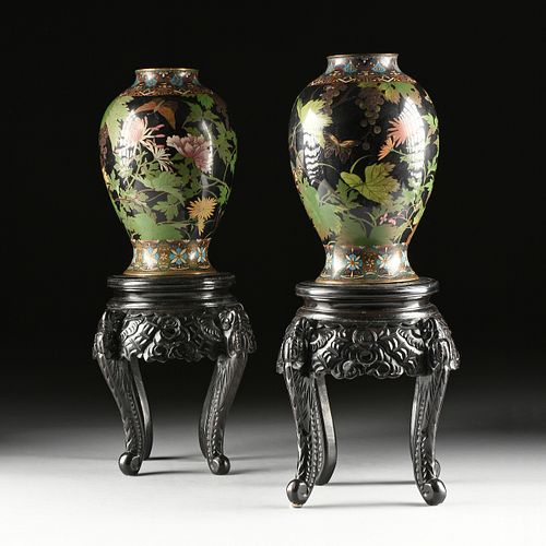 A PAIR OF ANTIQUE JAPANESE BLACK 381659