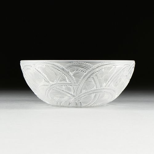 A LALIQUE FROSTED ETCHED CRYSTAL