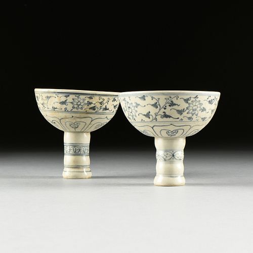 A PAIR OF VIETNAMESE ANNAMESE BLUE 381677