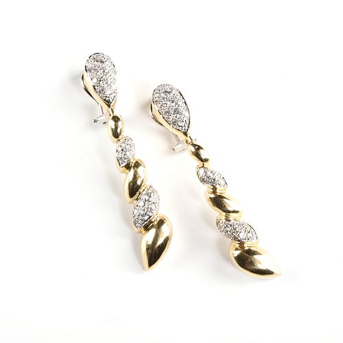 A PAIR OF 18K YELLOW GOLD AND DIAMOND