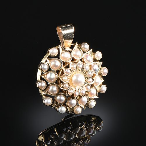 A YELLOW GOLD AND PEARL PENDANT A 381751