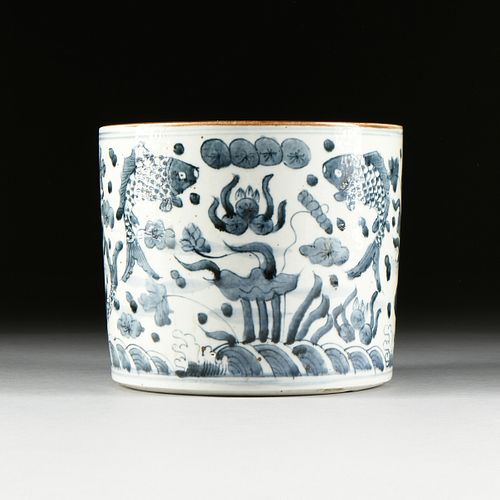 A MING DYNASTY STYLE BLUE AND WHITE 381765