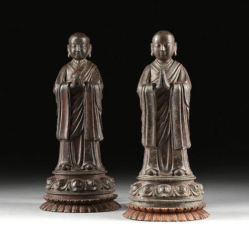 A PAIR OF MING DYNASTY STYLE ENAMELED 3817c0