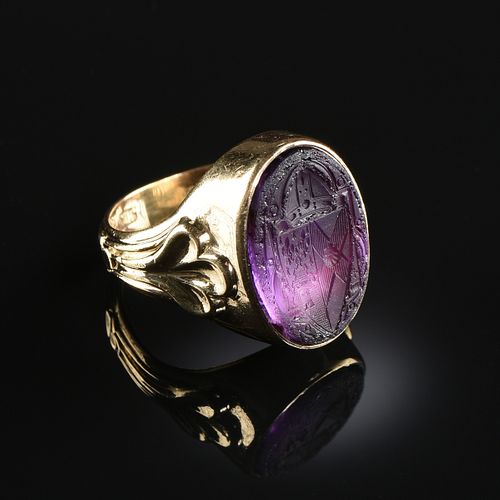 A YELLOW GOLD AND AMETHYST MEN'S