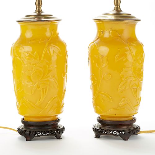 PAIR CHINESE YELLOW PEKING GLASS 38185d