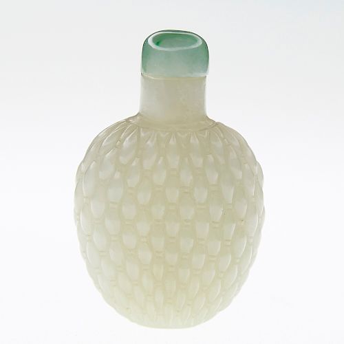 EARLY CHINESE JADE SNUFF BOTTLE - BASKETAn