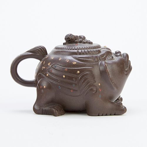 CHINESE ANTIQUE YIXING TEAPOT WITH