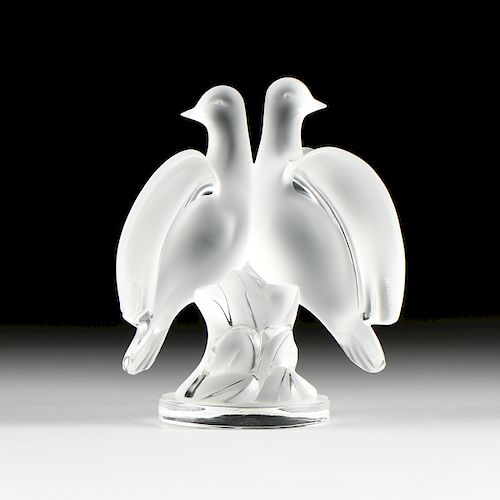 A LALIQUE FROSTED CRYSTAL DOVES 38199d