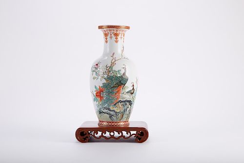 CHINESE PORCELAIN VASE W/ STAND20th