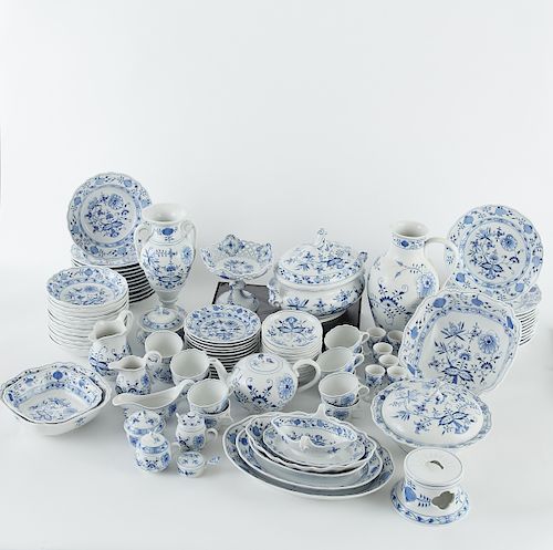 MEISSEN BLUE ONION PORCELAIN DINNER