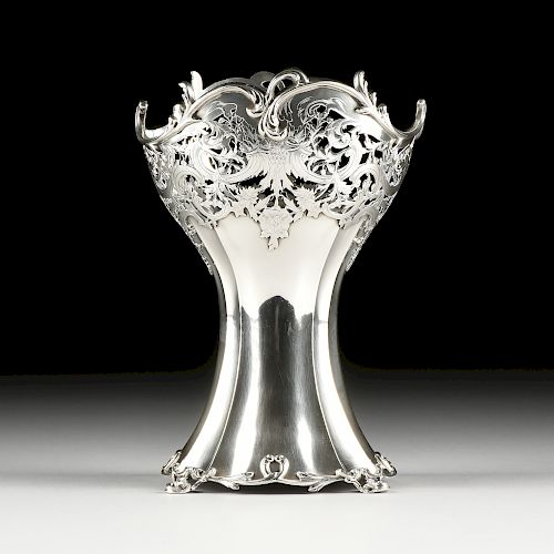 A GEORGE V STERLING SILVER VASE  381aed