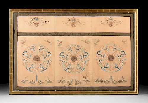 A QING DYNASTY POLYCHROME SILK 381b27