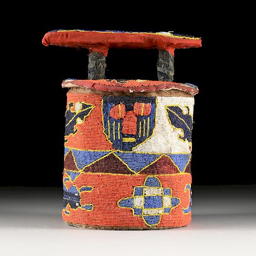 AN AFRICAN BEADED BOX WITH LID,