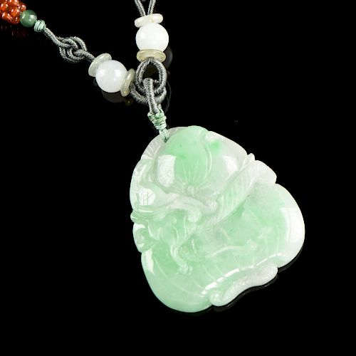 A NATURAL CARVED JADE PENDANT NECKLACE A 381b94