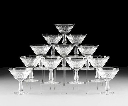 A SET OF TWELVE WATERFORD CUT CRYSTAL 381ca1