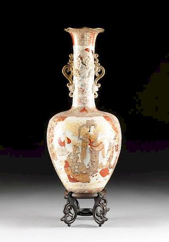 A LATE MEIJI PERIOD SATSUMA EARTHENWARE 381d24