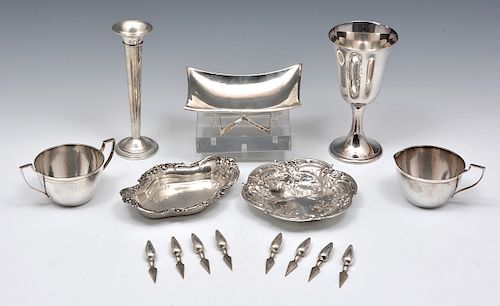 GROUPING OF SILVER OBJECTSGrouping