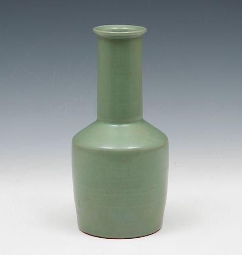 FINE LUNGCHUAN CELADON KINUTA VASEFine