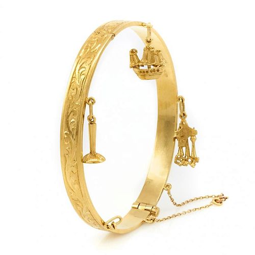 22K YELLOW GOLD ENGRAVED BANGLE 38220c