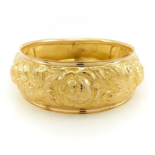 18K BAS RELIEF YELLOW GOLD BANGLE
