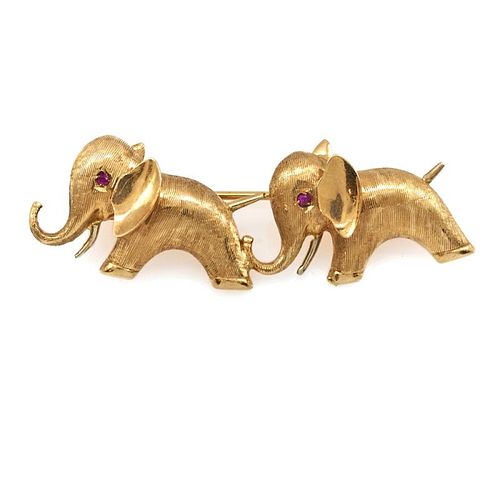 18K YELLOW GOLD AND RUBY ELEPHANT BROOCH.18k
