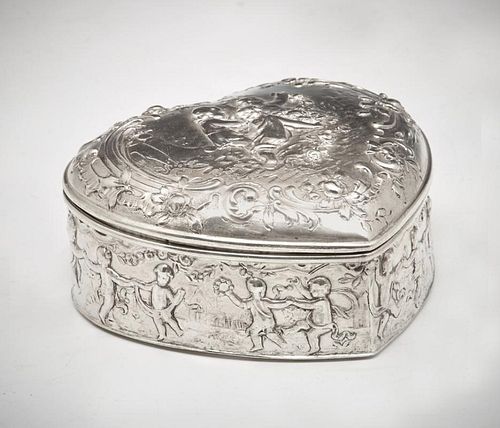 SILVER REPOUSSE HEART SHAPED BOXSilver