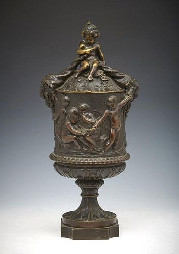 BRONZE LIDDED URN DECORATED WITH 3823fc