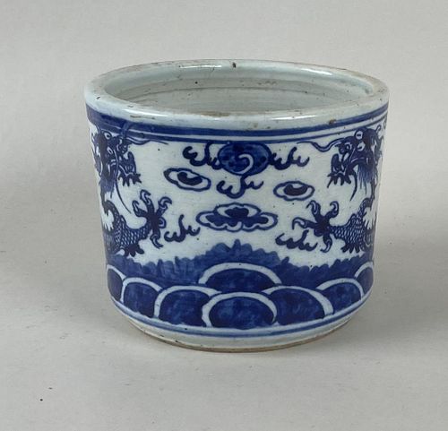 CHINESE B/W PORCELAIN BRUSH POT,