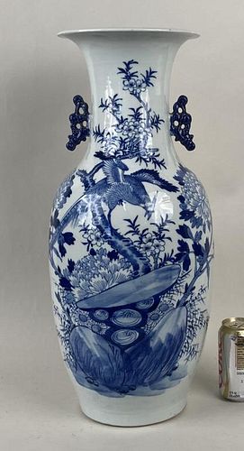 LARGE CHINESE B W PORCELAIN VASEwith 382634