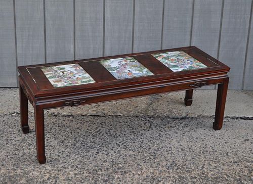 CHINESE LOW TABLE, THREE FAMILLE