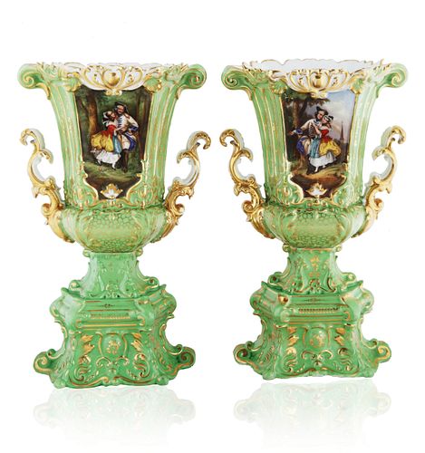 A PAIR OF ENGLISH GREEN-APPLE PORCELAIN
