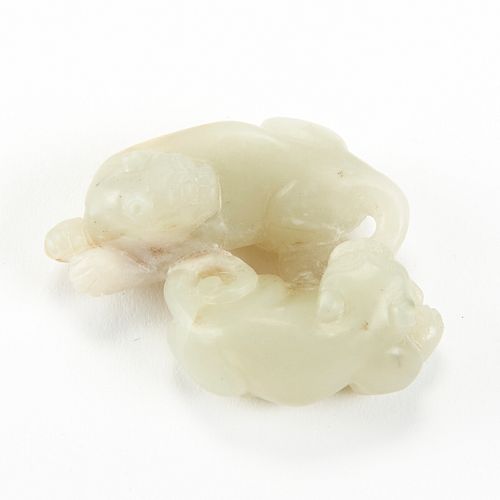 CHINESE CARVED JADE FOO DOGS PENDANT