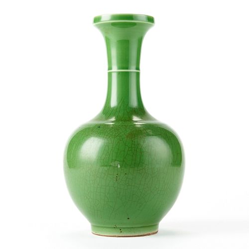 CHINESE GREEN GLAZED PORCELAIN 3801d1